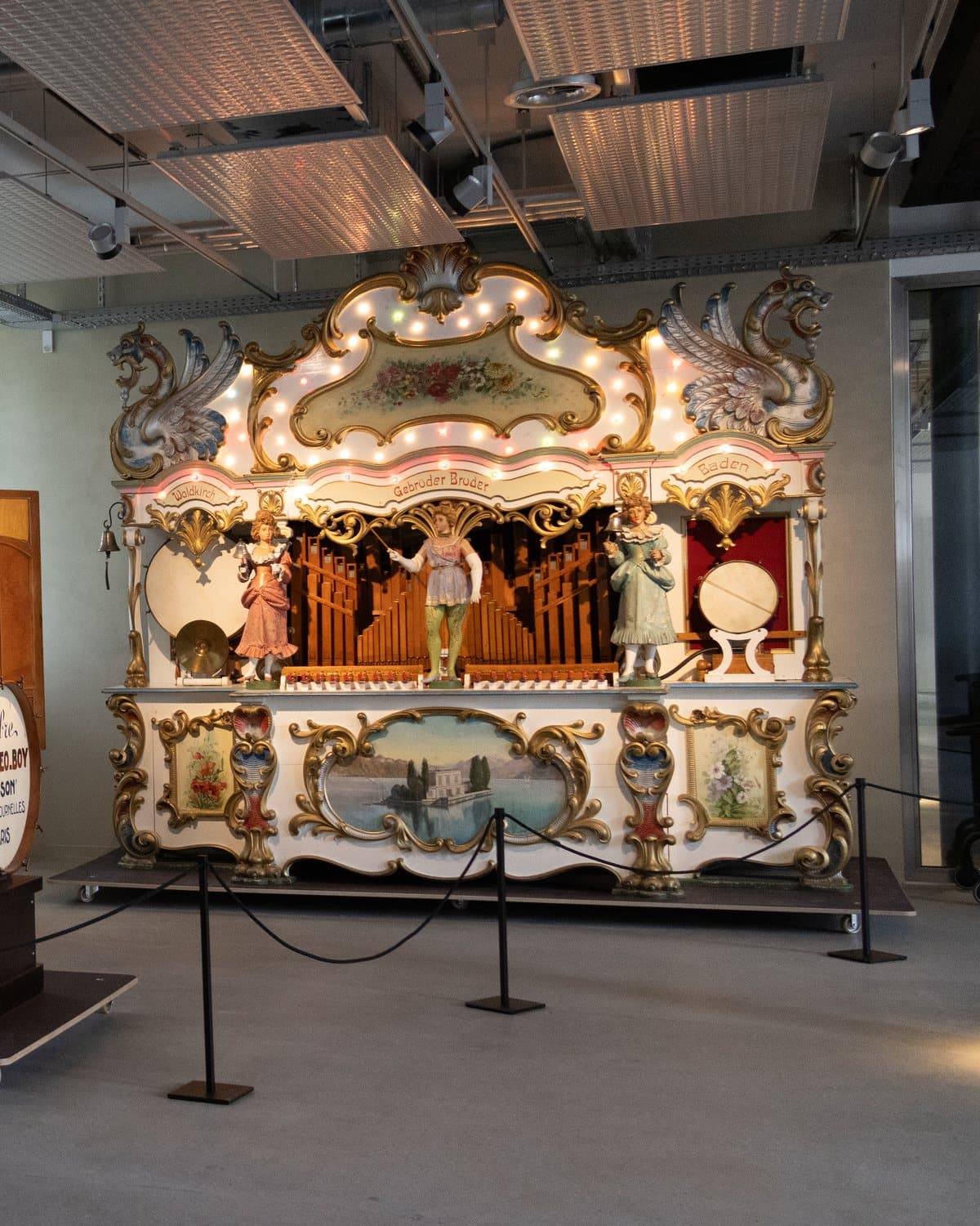 Un orgue de foire décoré, au MuMAPS.